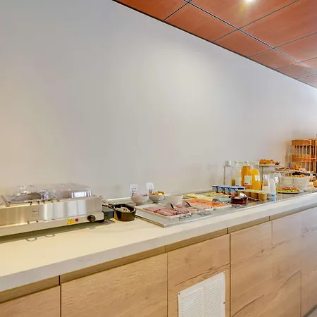 Western Atrium Hotell 4*