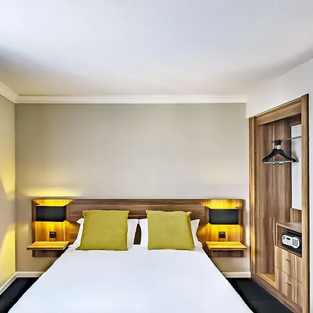 Western Atrium Hotell 4*