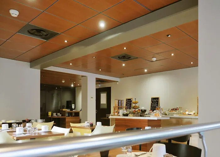Western Atrium Hotell 4*