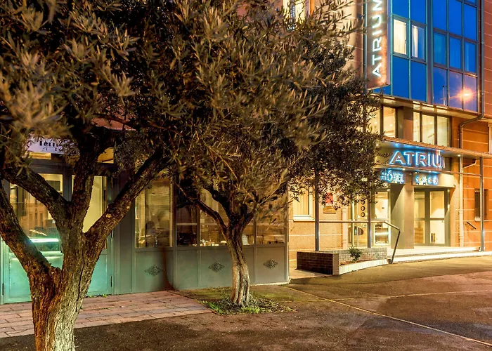 Western Atrium Hotell 4*