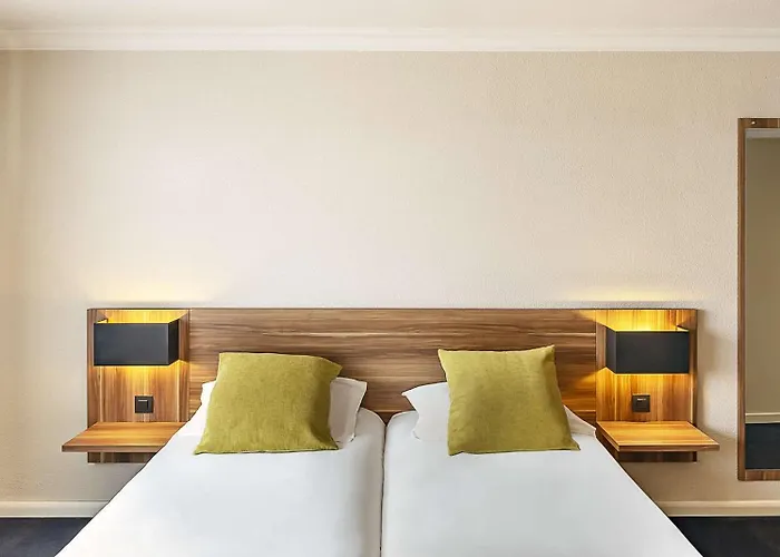 Western Atrium 4*